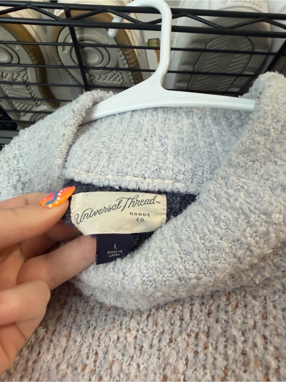 universal thread sweater - Picture 4 of 4